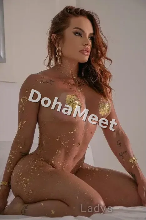 Karolina escort in Corniche