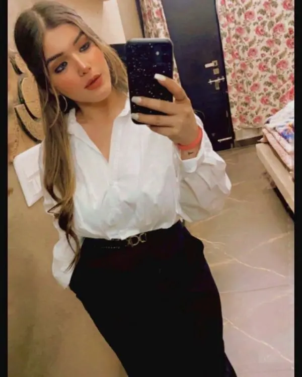 Riona escort in Al Waab